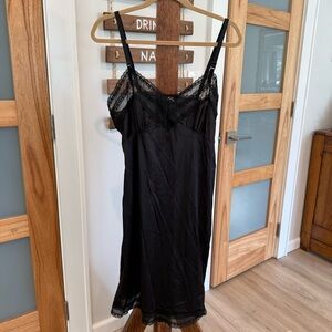 Vincent Elegant Black Nylon Lace Slip Dress Adjustable Strap Vintage Size 40 EUC
